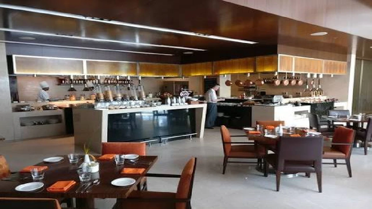MoMo Café - Courtyard By Marriott Kochi